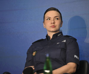 Warszawskie Targi Obronne. Scena Zielona. Pozwolenie na broń. Mity i realia Czy jest tak trudno otrzymać zezwolenie na posiadanie broni Aspekt formalny