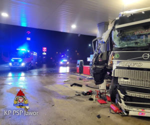 Silna gołoledź paraliżuje Dolny Śląsk! Autobus w rowie, ciężarówka uderzyła w słup