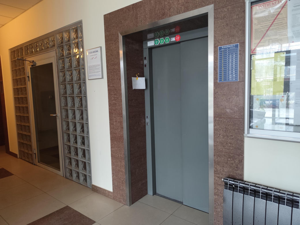 Zerwała się winda z pasażerem