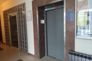 Zerwała się winda z pasażerem