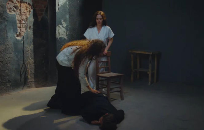 Dziedzictwo, odcinek 891: Nana i Nazli uciekają z rąk Trucizny, a Ayse traci przytomność po przyjęciu niewłaściwych leków