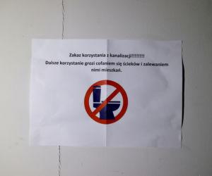 Dramat lokatorów. Nie mogą wrócić do siebie, ich mieszkania niszczeją