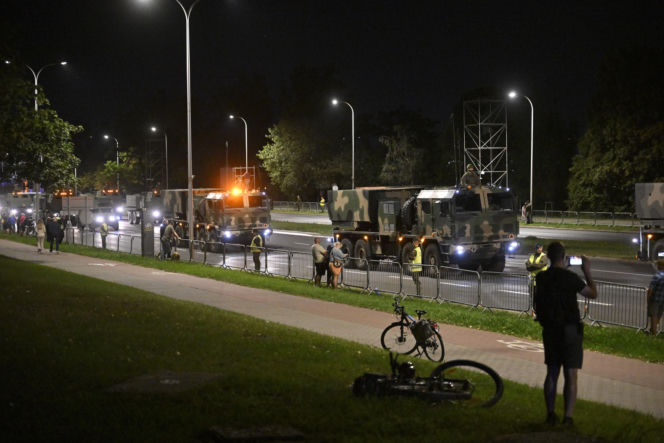 Nocna próba defilady wojskowej w Warszawie