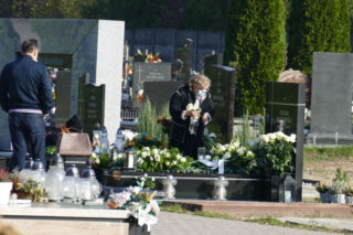 Grób zamordowanej przez Gruzina Pauliny w rocznicę śmierci utonął w kwiatach. WZRUSZAJĄCE ZDJĘCIA