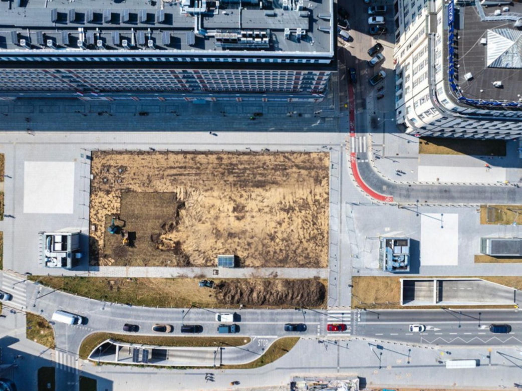Zielona oaza na placu Powstańców Warszawy