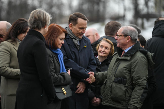 Nie da się przyzwyczaić do krwi i strachu". Czwarta rocznica wojny w Ukrainie