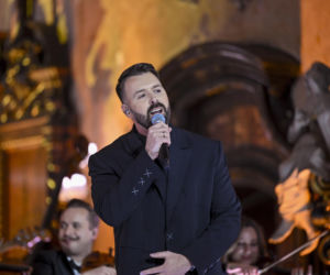 Grzegorz Hyży kiedyś i dziś. Od skromnego chłopaka z X Factora do ikony męskiego stylu