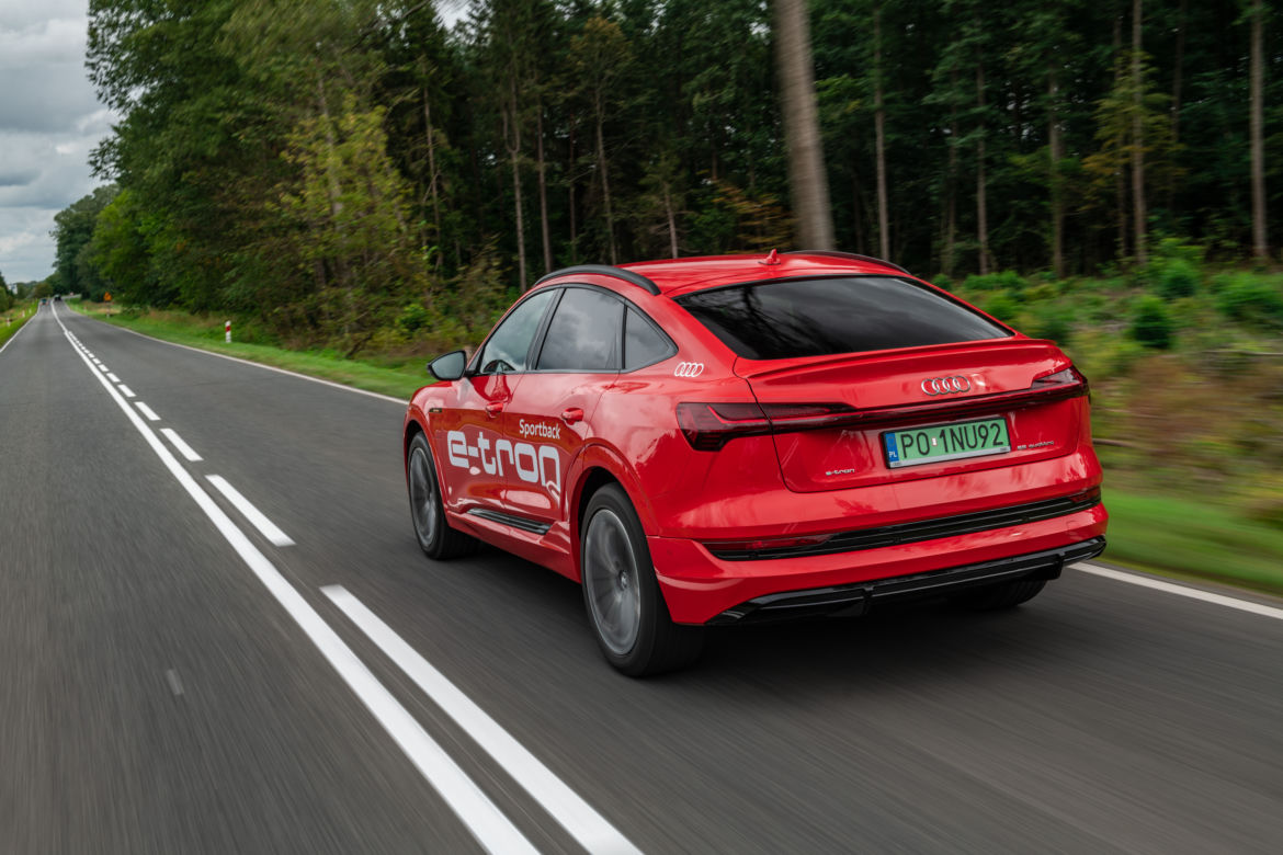 Audi e-tron Sportback 55 quattro S line (Catalunya Red)