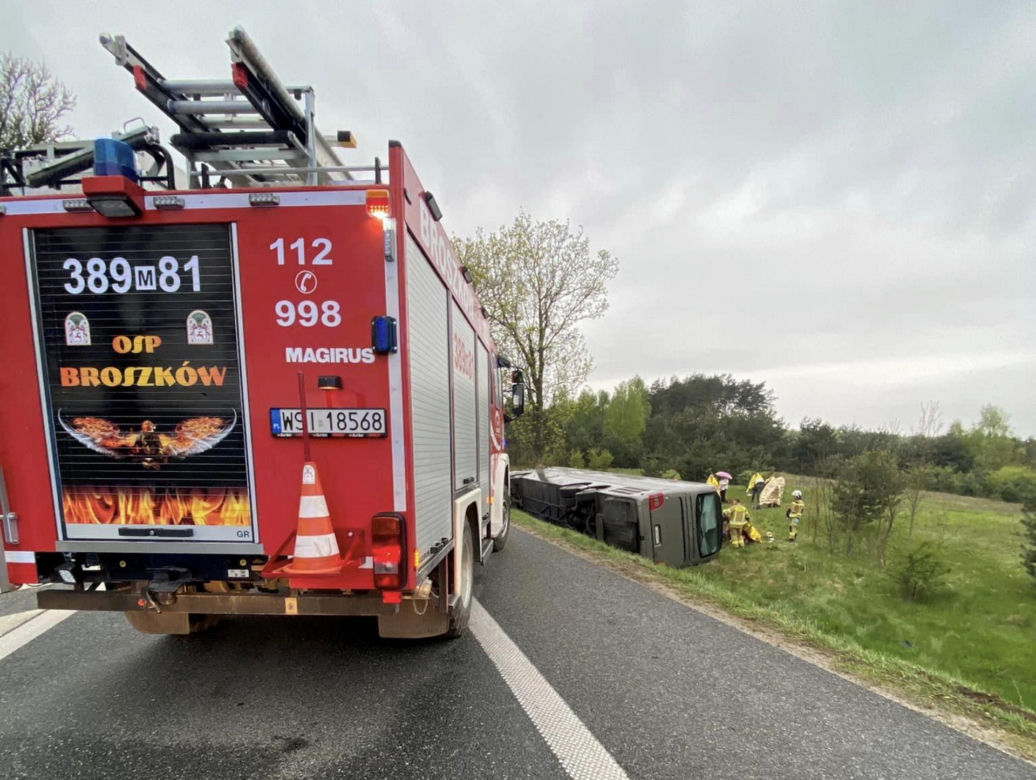 Wypadek autobusu pod Siedlcami. Droga zablokowana, są ranni