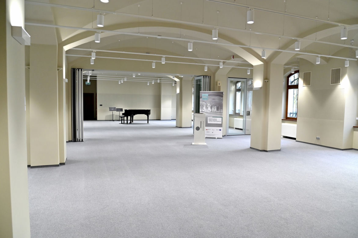 Kiedyś liczono tu pieniądze, teraz wkracza sztuka. Pałac w centrum Szczecina odzyskuje dawny blask
