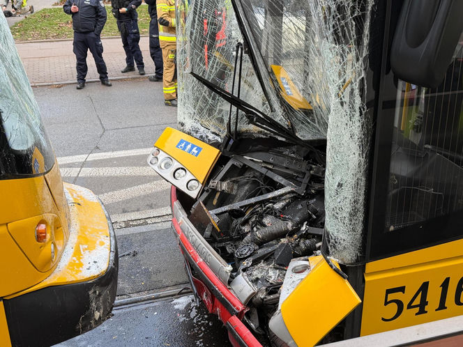 Zderzenie tramwajów i autobusu w Warszawie 18.11.2025