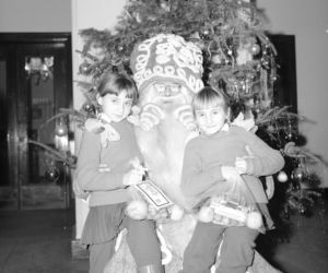 QUIZ PRL. Mikołajki w PRL-u: pomarańcze, czekolada i worek niespodzianek