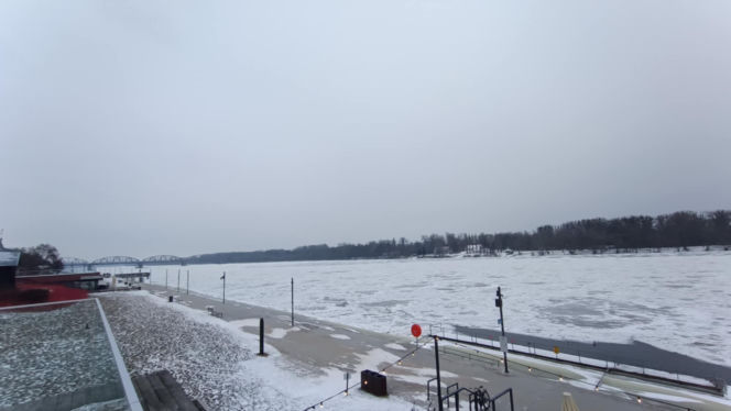 W Toruniu zamarzła Wisła