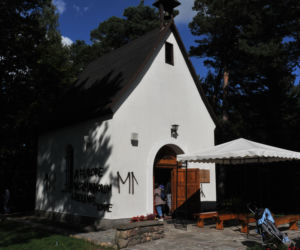 Sataniści sprofanowali sanktuarium na Górze Chełmskiej