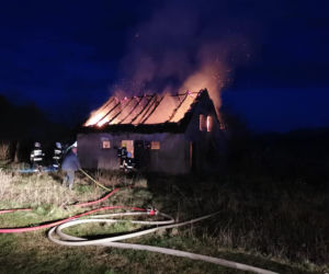 Nocny pożar niedaleko Piły. Budynek gospodarczy poszedł z dymem 