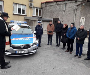 Pięc nowych radiowozów zasiliło flotę Komend Powiatowych Policji w Oławie i w Jaworze. 