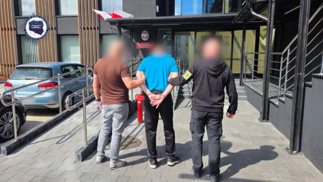 54-latek miał nawoływać do mordowania policjantów i ich bliskich. To, co pisał w sieci, szokuje!