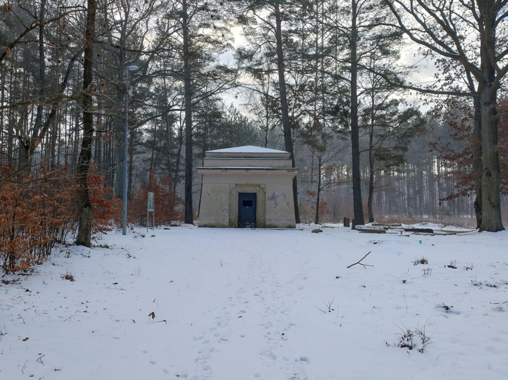 Mroczna tajemnica grobowca na Kaszubach. Należy do rodziny związanej z masonerią