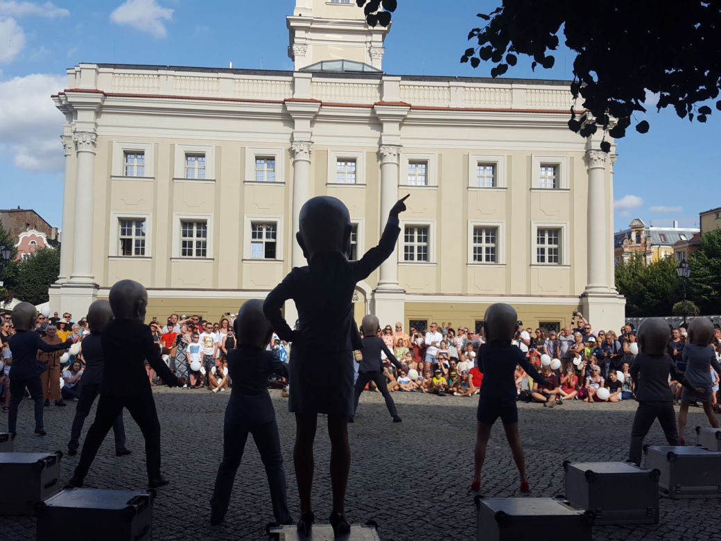 "Peregrinus" na Rynku w Lesznie