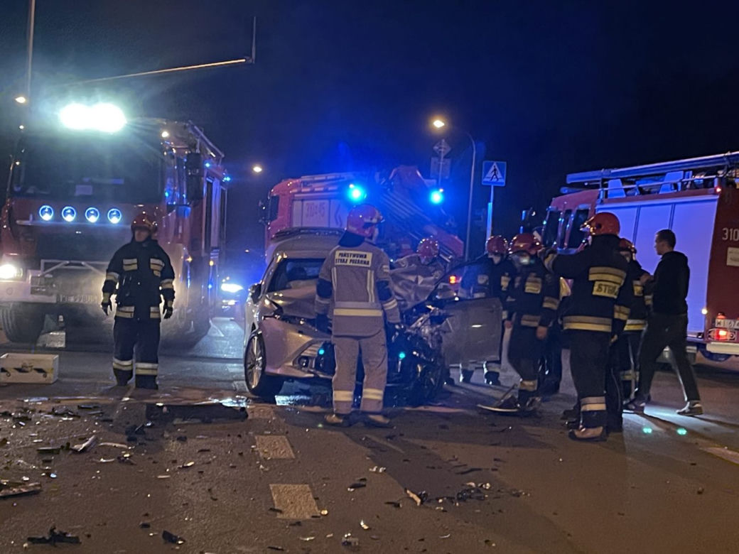 Policja poszukuje uczestninka zderzenia dwóch aut na Białołęce
