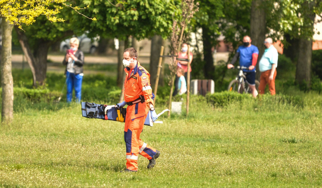 Dziewczynka wypadła z balkonu we Włocławku. Ojciec miał 1,7 promila