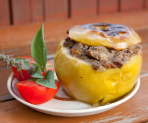 Bajeczne pieczone jabłka nadziewane szynką i pieczarkami - takich jeszcze nie jedliście!