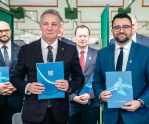 Powiat rzeszowski i łańcucki z porozumieniem o wsparciu w kryzysach. Chodzi o sprzęt, logistykę i ewakuację