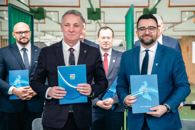 Powiat rzeszowski i łańcucki z porozumieniem o wsparciu w kryzysach. Chodzi o sprzęt, logistykę i ewakuację