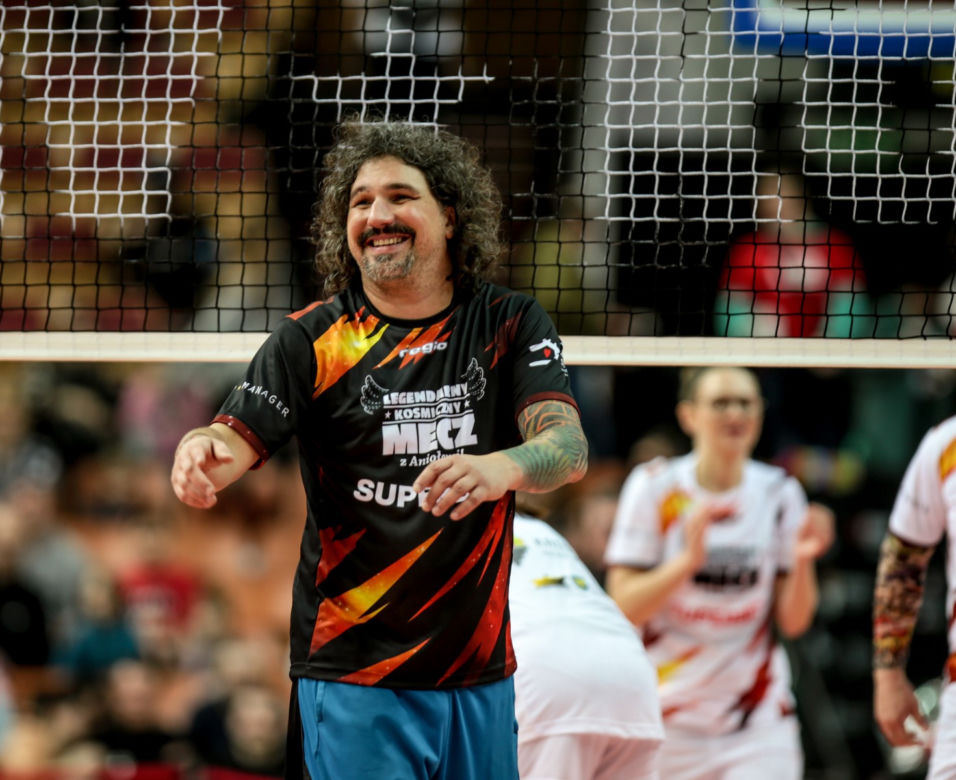 Legendarny Kosmiczny Mecz z Aniołami w Spodku: Gwiazdy zagrały dla Domu Aniołów Stróżów 