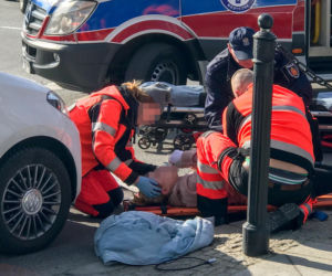 Rowerzystka potrącona na rogu Pięknej i Aleji Ujazdowskich