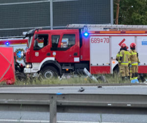 Tragiczny wypadek w Ząbkach. Nie żyje jeden z mężczyzn podróżujących Audi