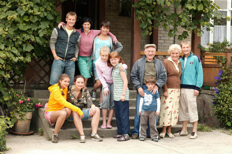 M jak miłość: Lucjan (Witold Pyrkosz), Barbara (Teresa Lipowska), Kinga (Katarzyna Cichopek), Magda (Anna Mucha), Piotrek (IMarcin Mroczek), 