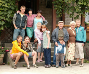 M jak miłość: Lucjan (Witold Pyrkosz), Barbara (Teresa Lipowska), Kinga (Katarzyna Cichopek), Magda (Anna Mucha), Piotrek (IMarcin Mroczek), 