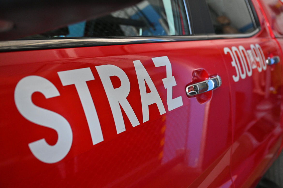 Strażacy włamali się mu do mieszkania. "Zastałem ziąb i wyłamane okno"