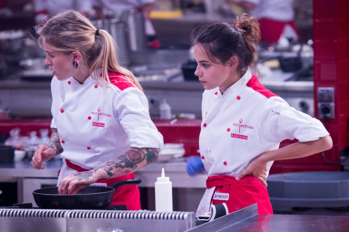 Hell's Kitchen 2, odcinek 6. Zapłakana uczestniczka o kolejnym serwisie: Ciągle dajemy du*y! 
