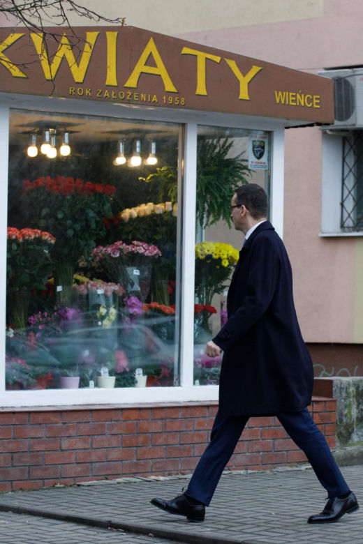 Premier kupił kwiaty a Kamiński bieliznę