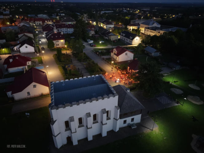 Szydłów. Nocne zwiedzanie, które podbija sieć