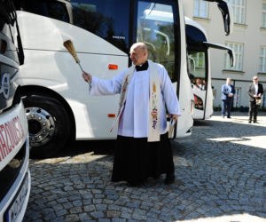 Mazowsze dostało autokary i rondo. Zespół pieśni i tańca świętuje w Otrębusach