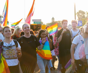 Marsz Równości w Krakowie - tłumy na wydarzeniu pod hasłem Zaczerpnąć tchu.
