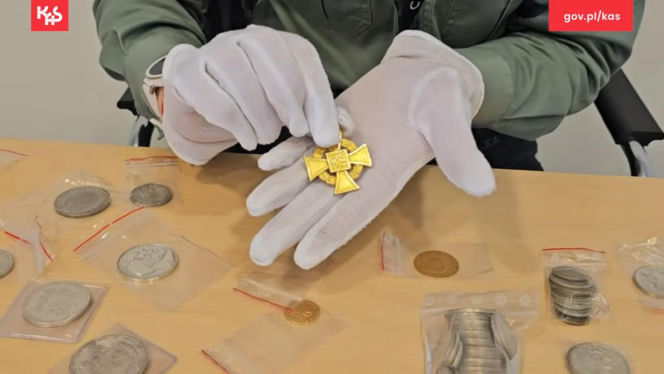 Obywatel Niemiec zatrzymany na granicy. Próbował wywieźć do Rosji zabytkowe monety