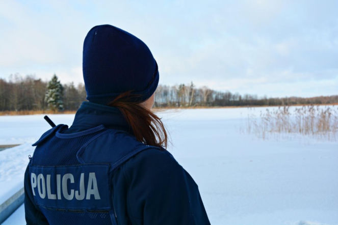 Wyszła do sklepu i zniknęła. Policjanci znaleźli ją na polu