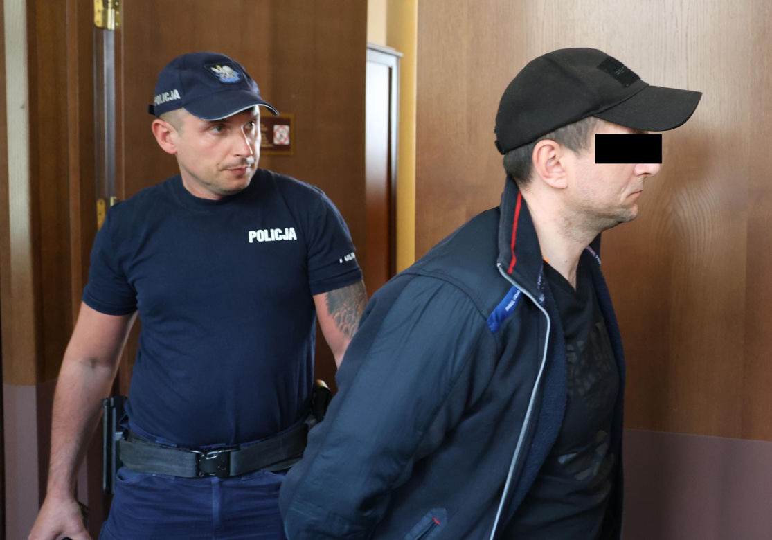 „Czekałem, aż umrze”. Cztery ciała przy Grzybowskiej w Warszawie. Świadkowie znikają przed rozprawą
