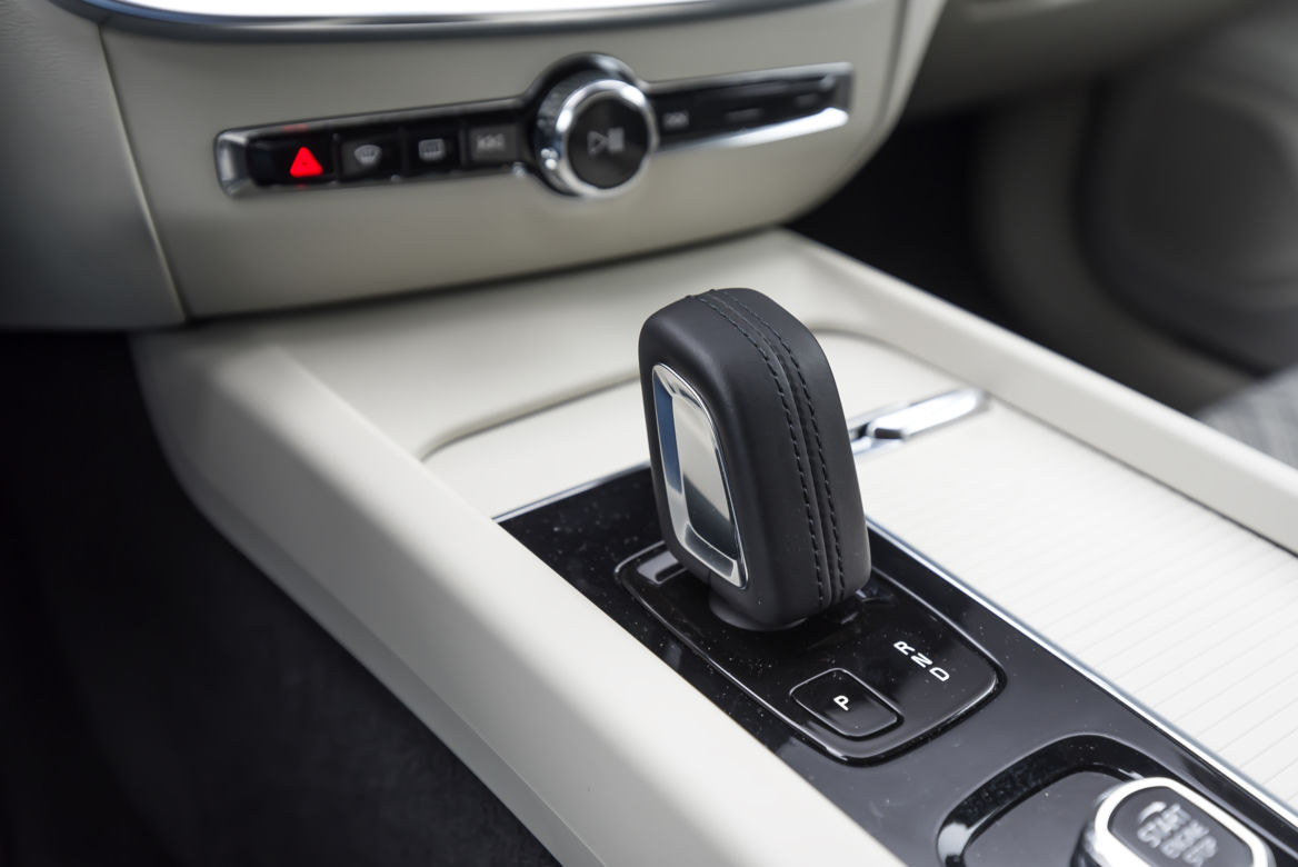 Volvo V60 Momentum Pro B4 FWD AT8