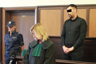 Karmienie rybek skończyło się seksem. Był słaby w łóżku, więc ZABIŁ partnerkę