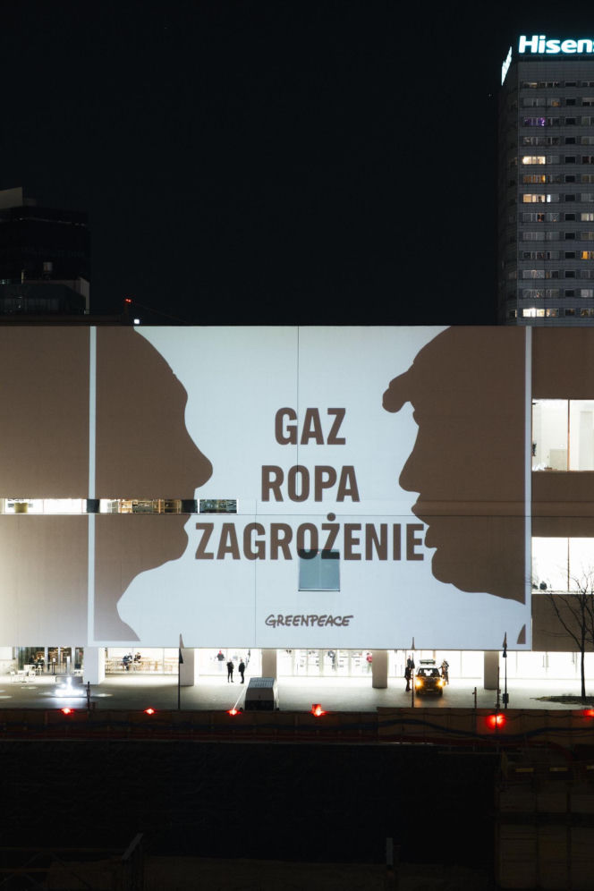 Nocna akcja aktywistów Greenpeace w Warszawie