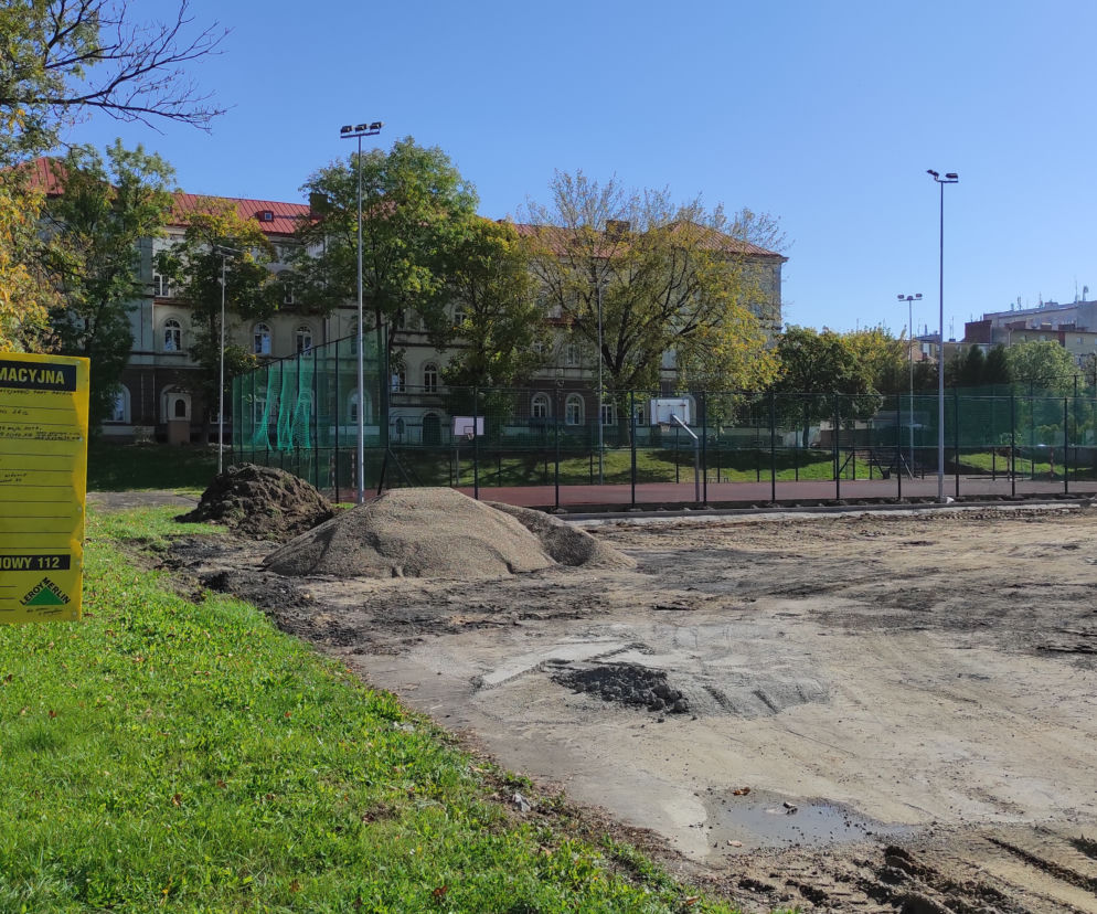 Przy Pałacu Młodzieży w Tarnowie powstaje boisko wielofunkcyjne