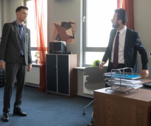 Na Wspólnej, odc. 2961. Darek (Michał Mikołajczak), prezes Jankowski (Paweł Hajnos)