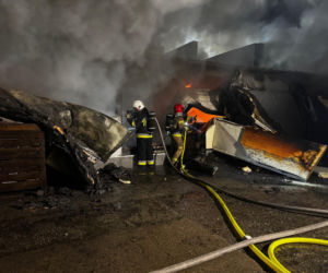 Kilkanaście godzin walki z wielkim pożarem w Rawiczu. Milionowe straty