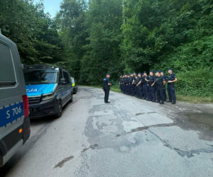 Tragedia w Borkowie. Nie żyje kobieta, policja prowadzi poszukiwania jej męża