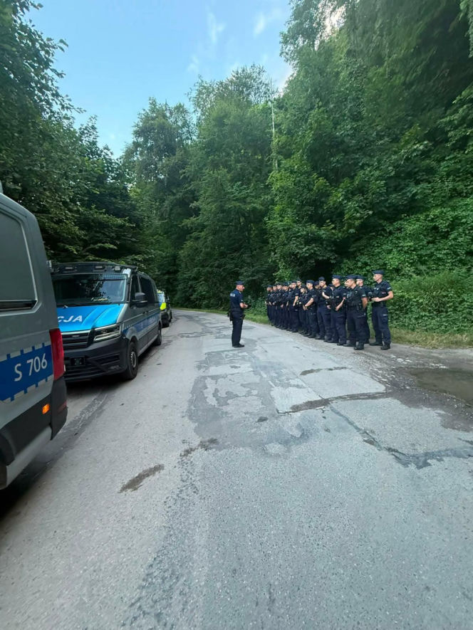 Tragedia w Borkowie. Nie żyje kobieta, policja prowadzi poszukiwania jej męża
